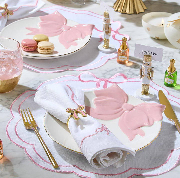 Set of 4 Embroidered Placemats with Scalloped Edge